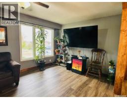 Family room - 112 Fraser Avenue, Oxbow, SK S0C2B0 Photo 6