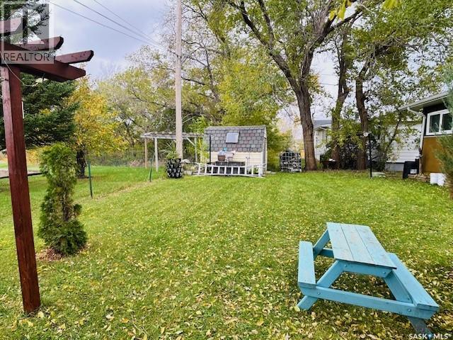 112 Fraser AVENUE — photo 36