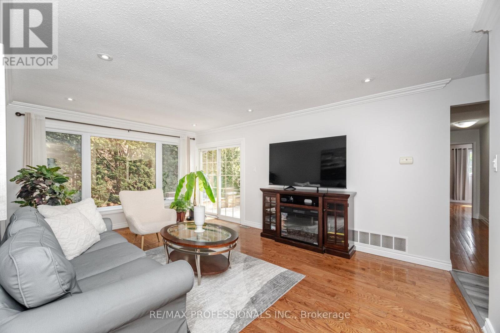 Single Family House Bungalow for Sale in  LORRAINE CRESCENT Brampton (Westgate) 