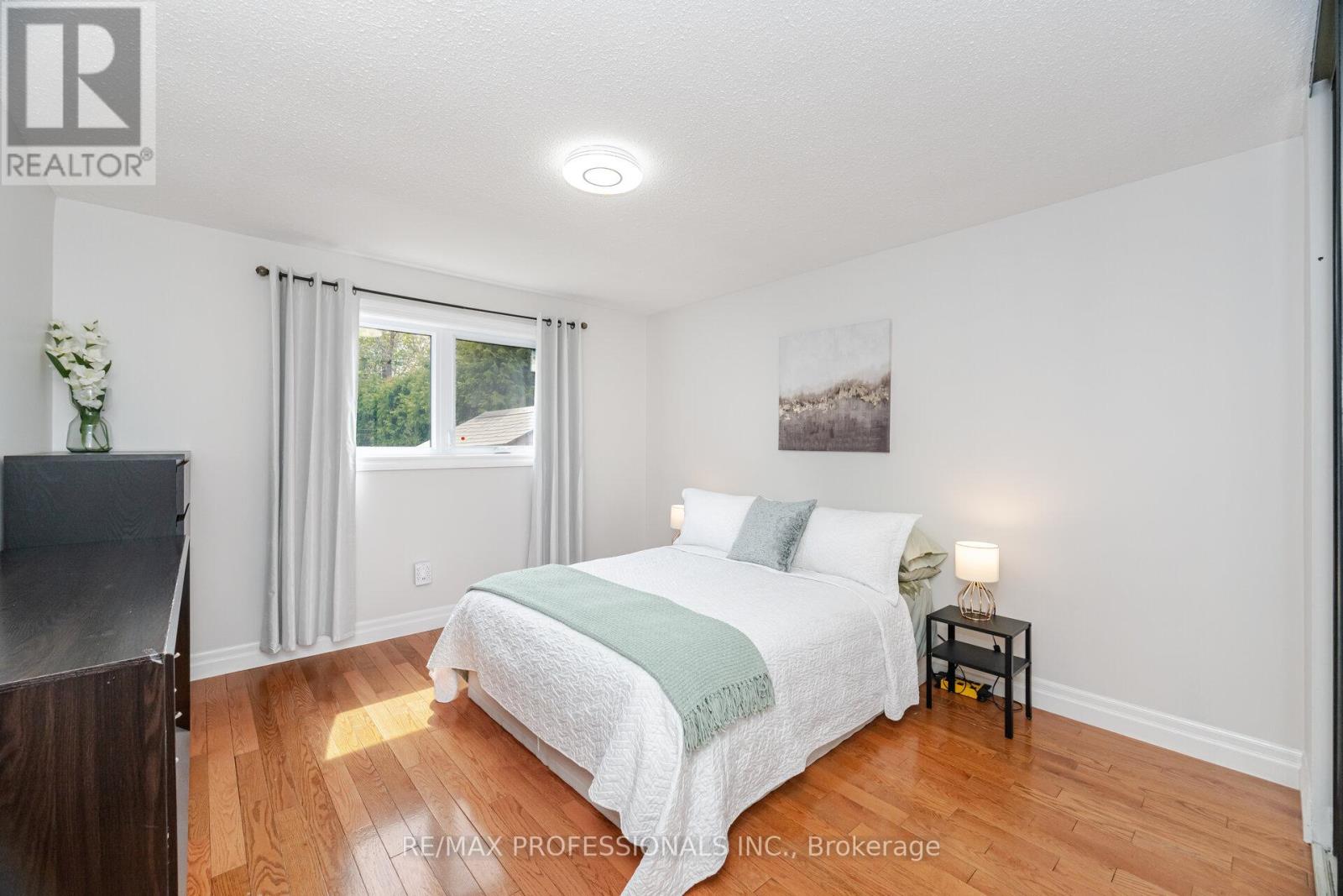 Single Family House Bungalow for Sale in  LORRAINE CRESCENT Brampton (Westgate) 