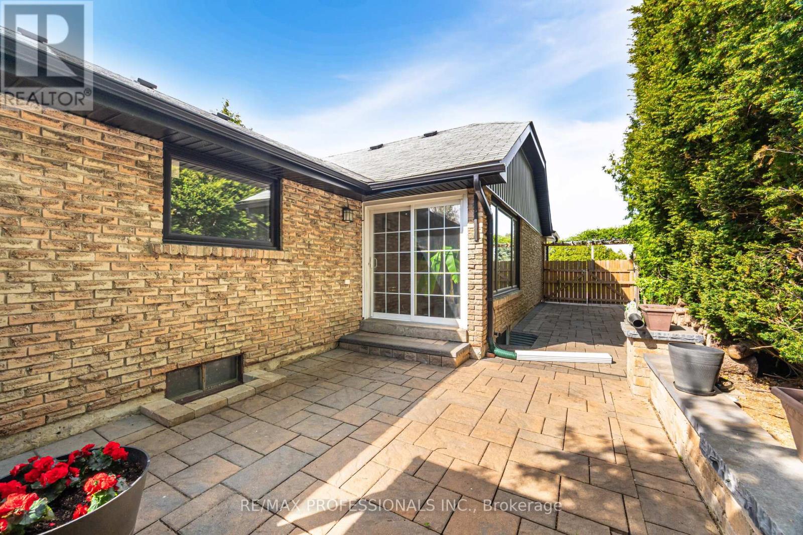 Single Family House Bungalow for Sale in  LORRAINE CRESCENT Brampton (Westgate) 