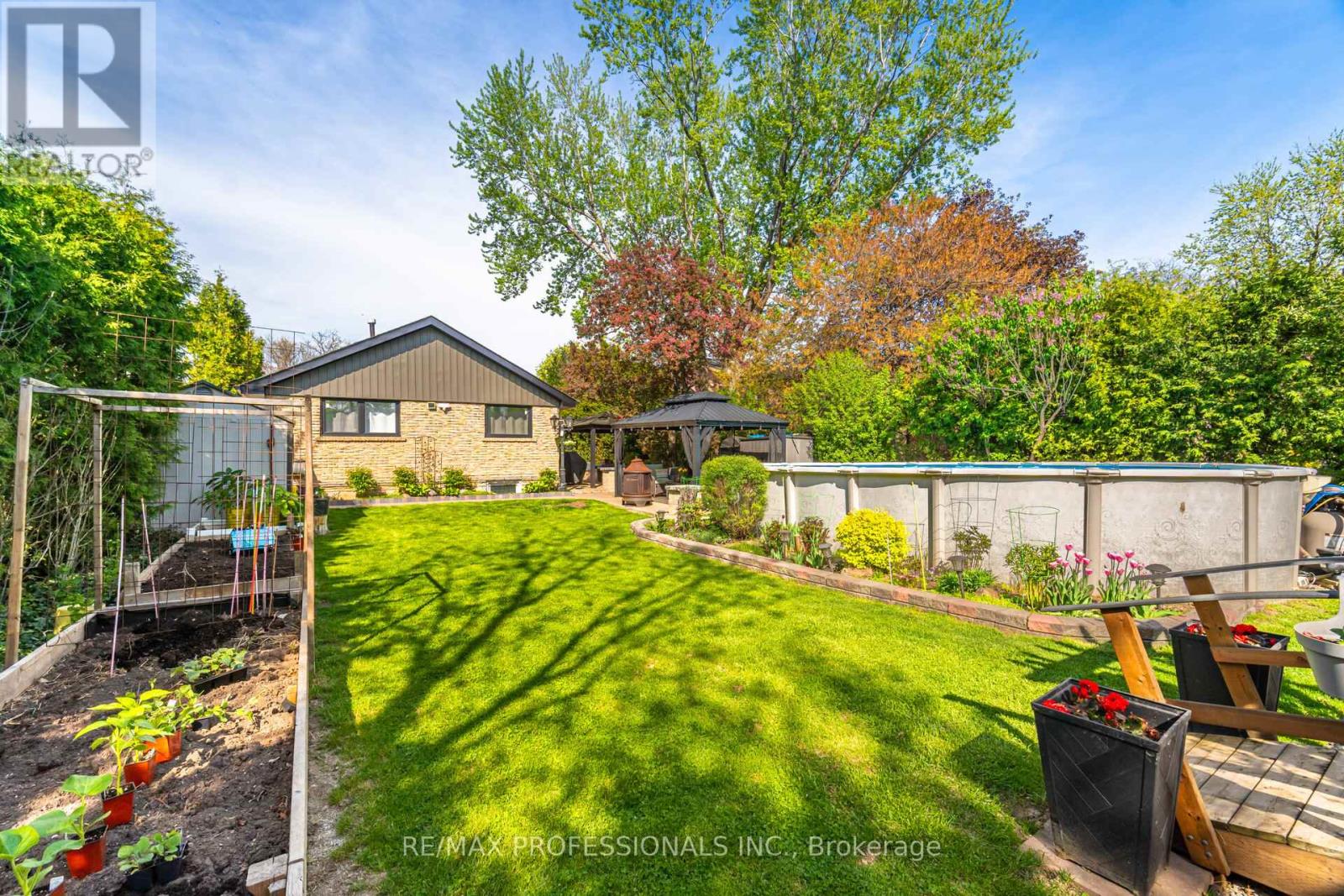 Single Family House Bungalow for Sale in  LORRAINE CRESCENT Brampton (Westgate) 