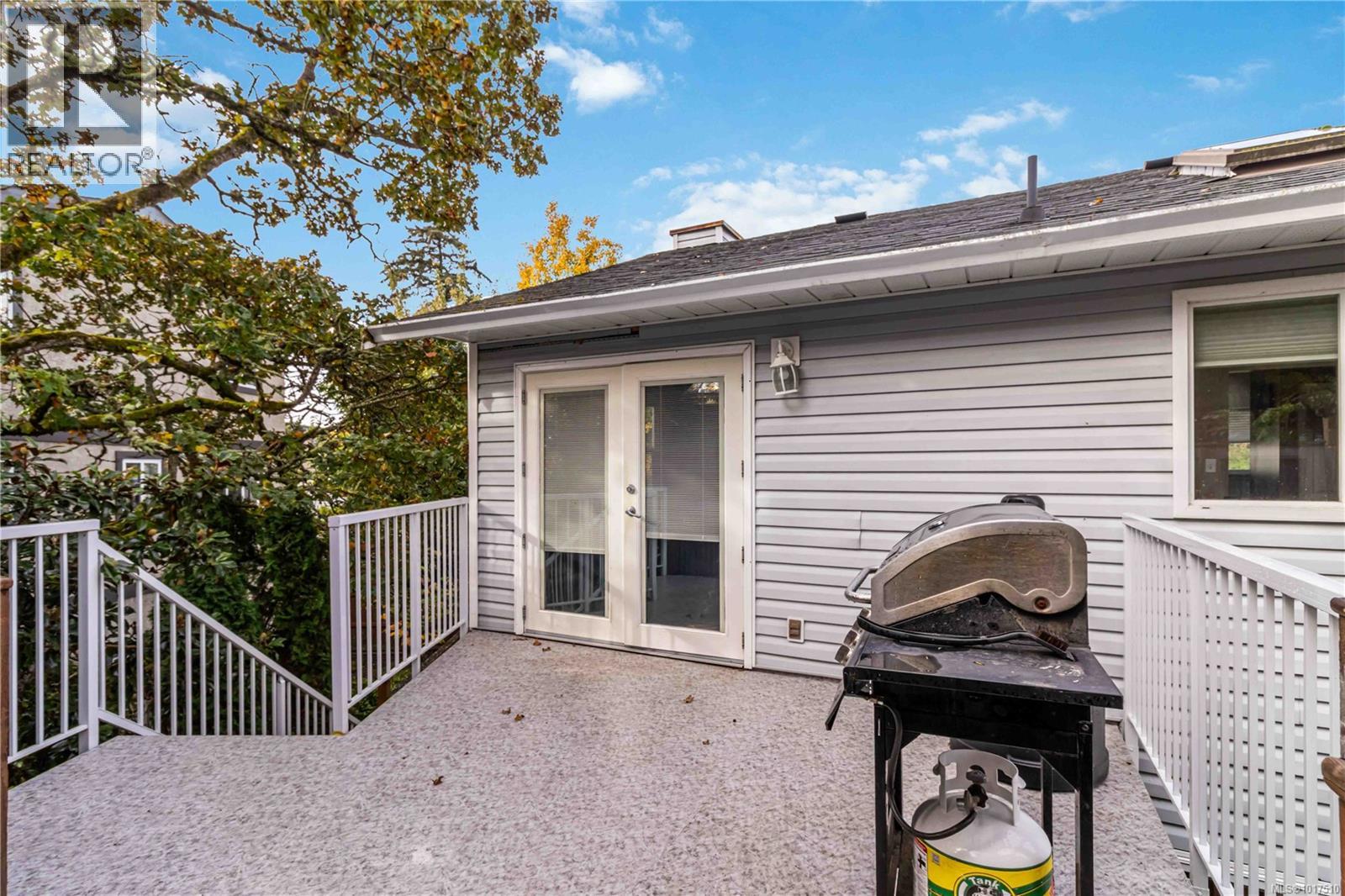 2745 STOCKEY PL - 33