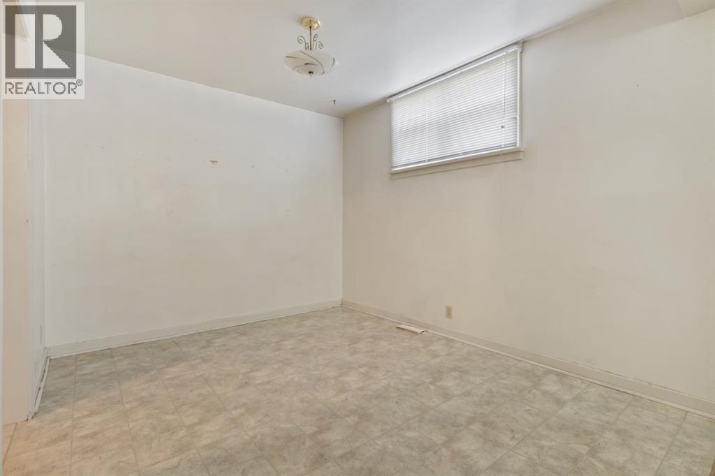 Multi-family House for Sale in   Avenue Mount Pleasant Camrose 