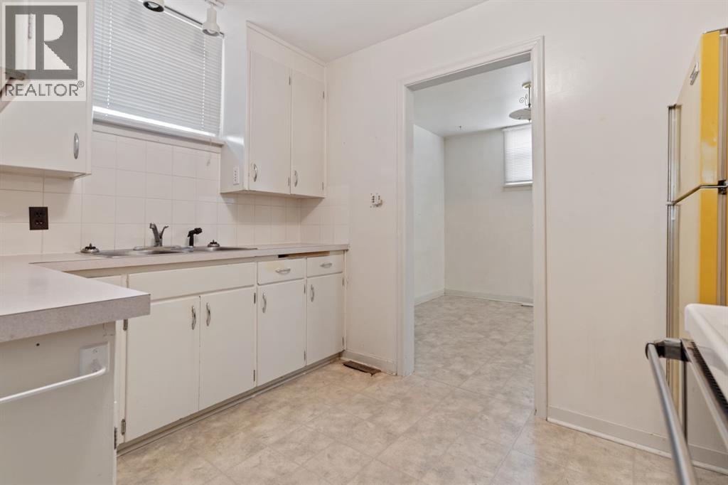 Multi-family House for Sale in   Avenue Mount Pleasant Camrose 