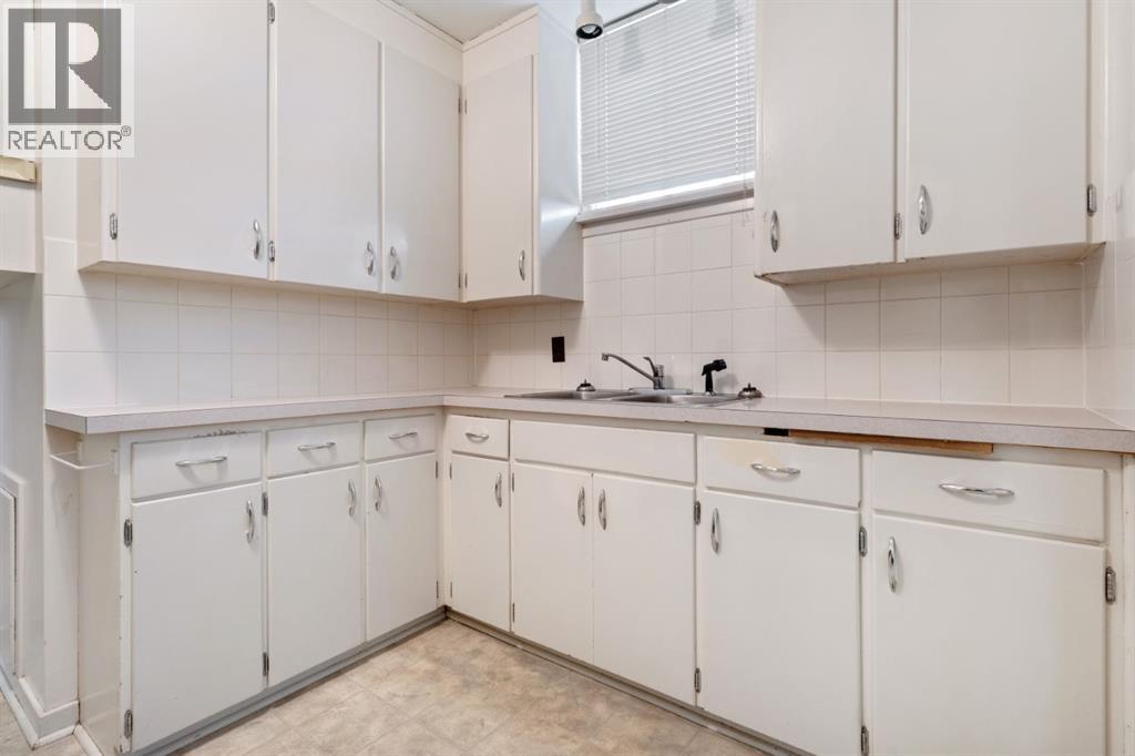 Multi-family House for Sale in   Avenue Mount Pleasant Camrose 