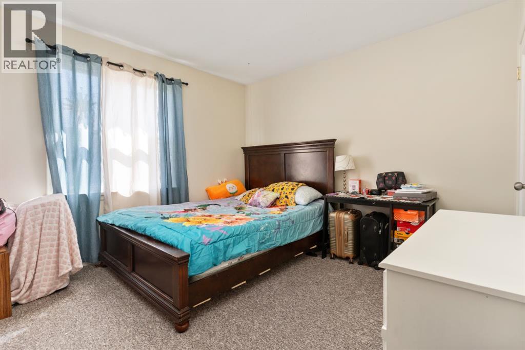 Multi-family House for Sale in   Avenue Mount Pleasant Camrose 