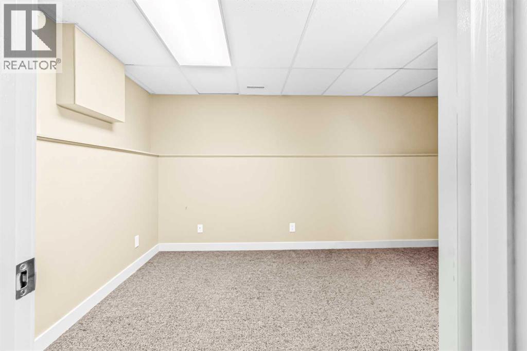 Single Family House Bi-level for Sale in   Street SW Shawnessy Calgary 