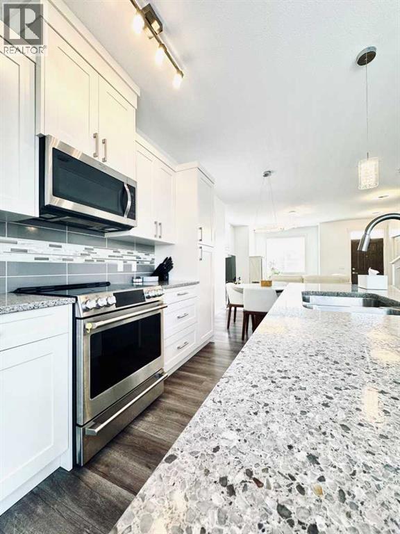 Single Family House for Sale in  Evanston Manor NW Evanston Calgary 