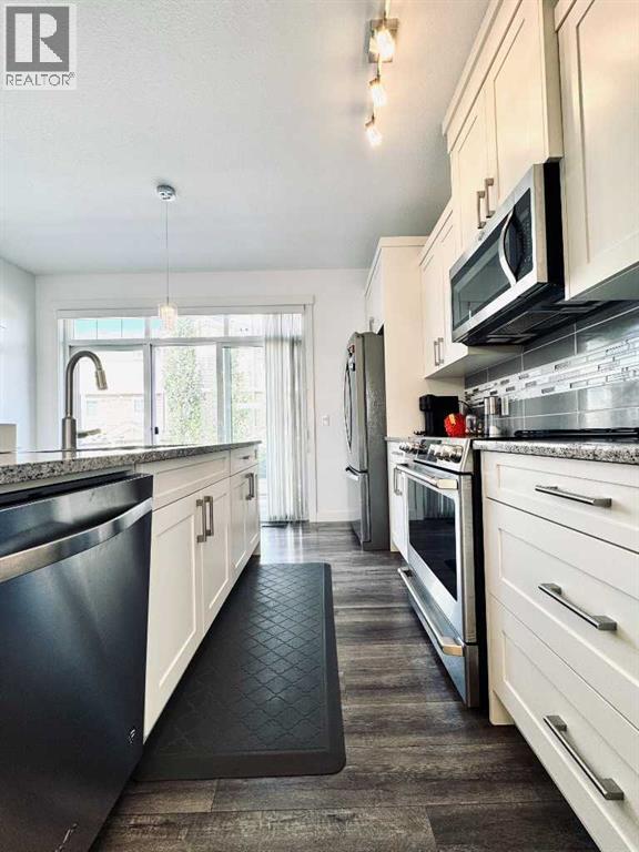 Single Family House for Sale in  Evanston Manor NW Evanston Calgary 