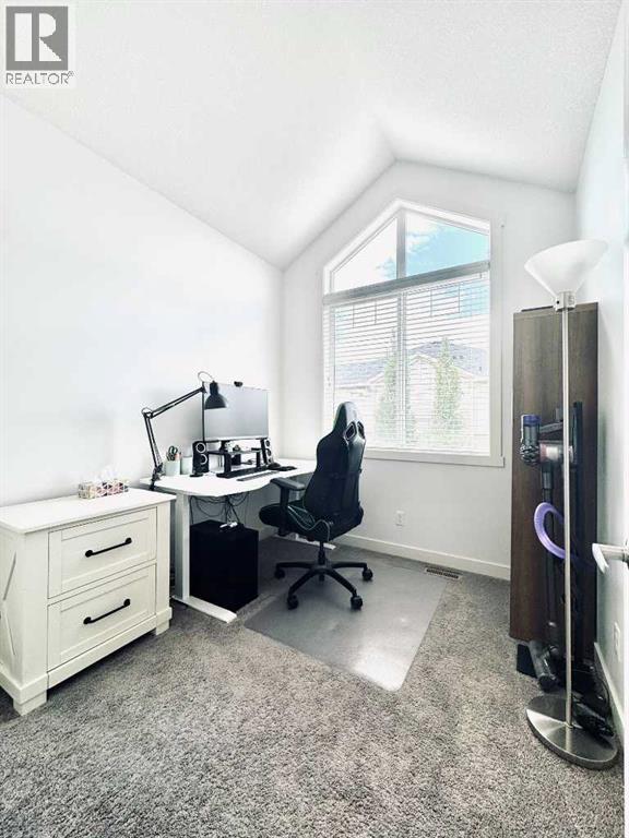 Single Family House for Sale in  Evanston Manor NW Evanston Calgary 