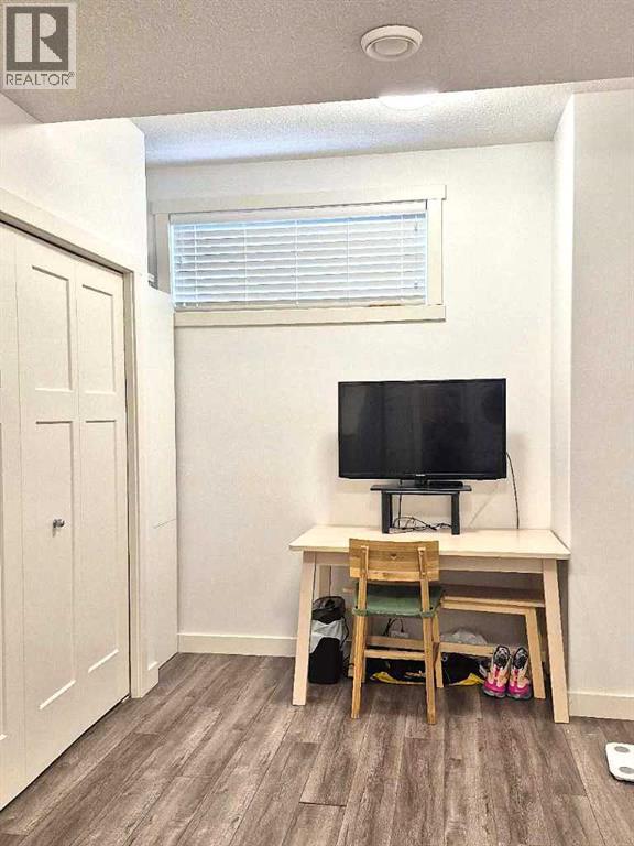 Single Family House for Sale in  Evanston Manor NW Evanston Calgary 