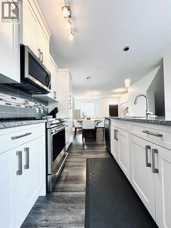 Single Family House for Sale in  Evanston Manor NW Evanston Calgary 