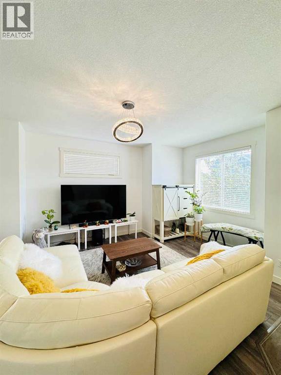 Single Family House for Sale in  Evanston Manor NW Evanston Calgary 