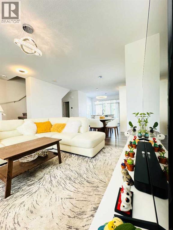 Single Family House for Sale in  Evanston Manor NW Evanston Calgary 