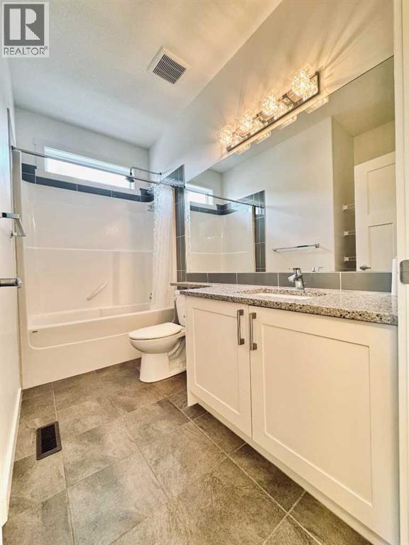 Single Family House for Sale in  Evanston Manor NW Evanston Calgary 