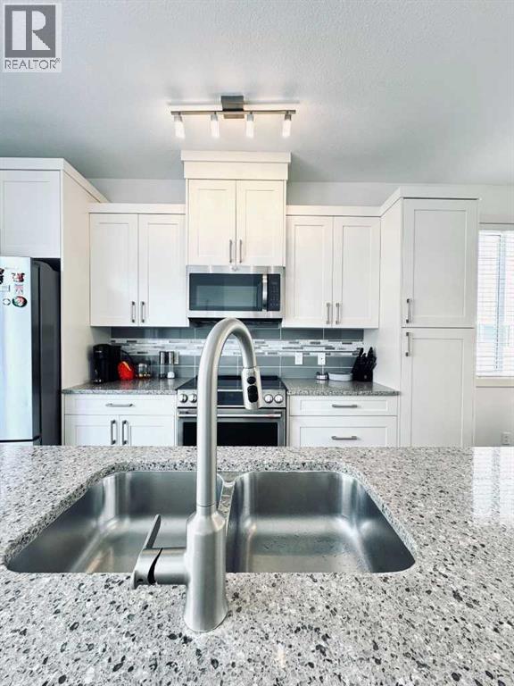 Single Family House for Sale in  Evanston Manor NW Evanston Calgary 