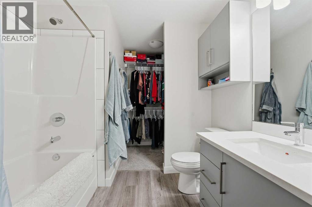 Single Family House Bi-level for Sale in  Evergreen Way Evergreen Red Deer 