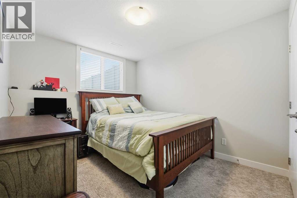 Single Family House Bi-level for Sale in  Evergreen Way Evergreen Red Deer 