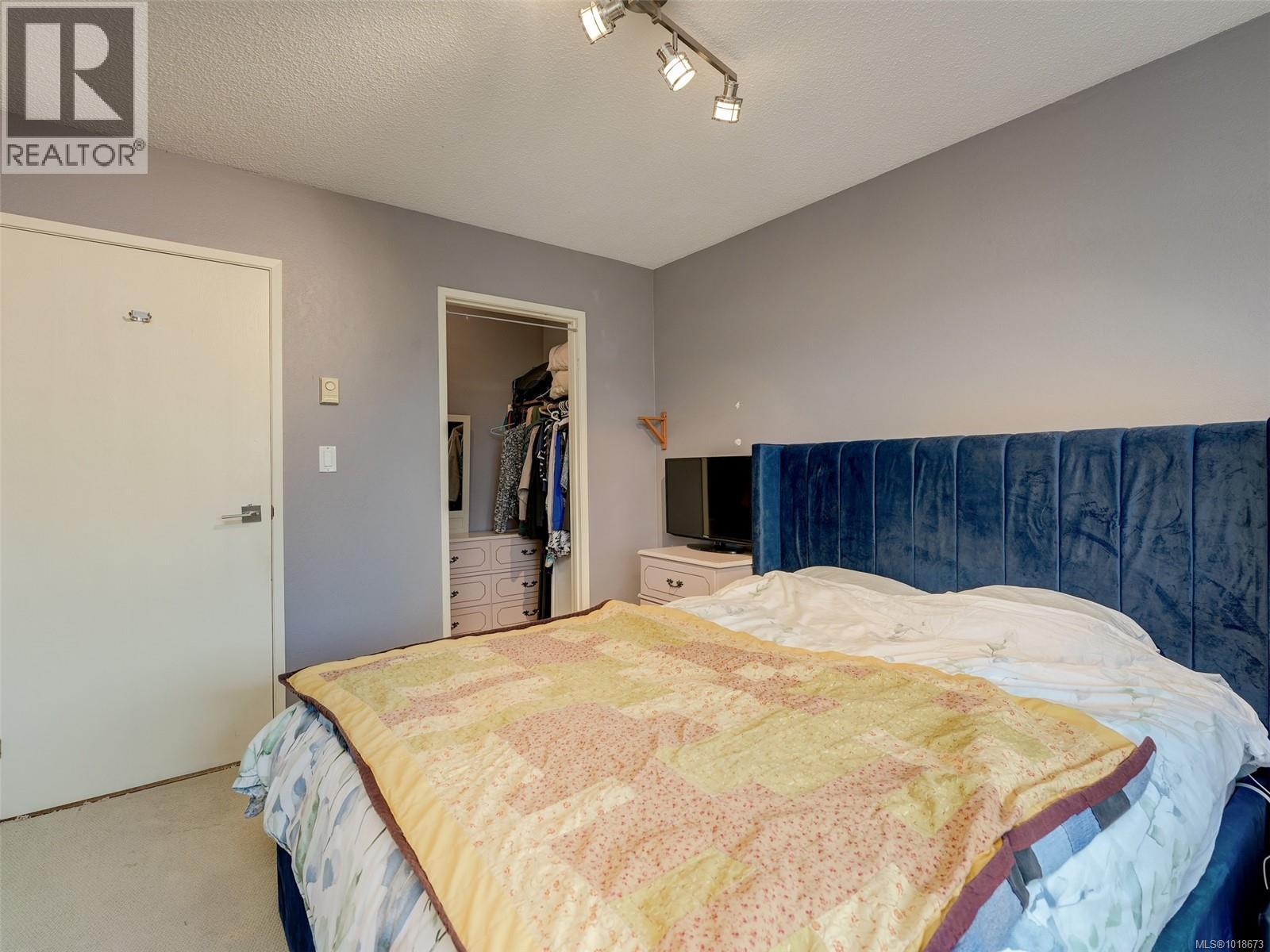 413 3277 Glasgow Avenue, Saanich