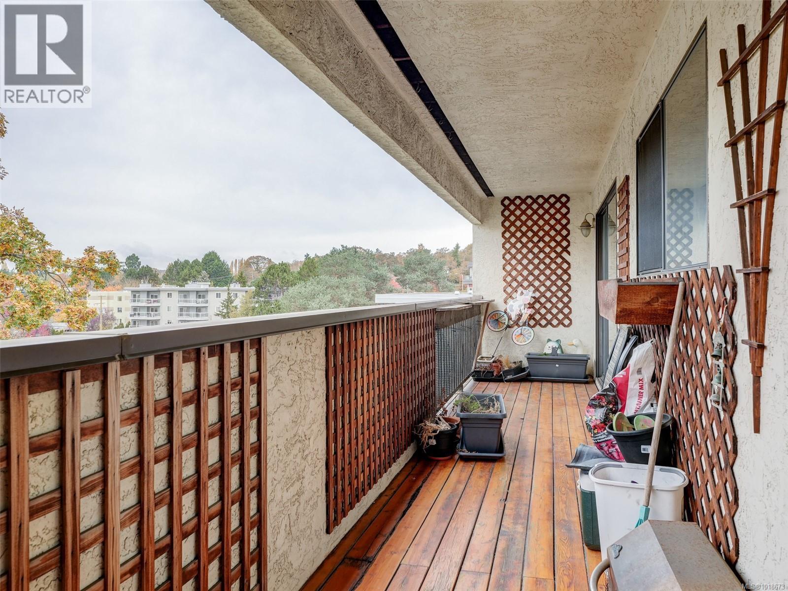 413 3277 Glasgow Avenue, Saanich