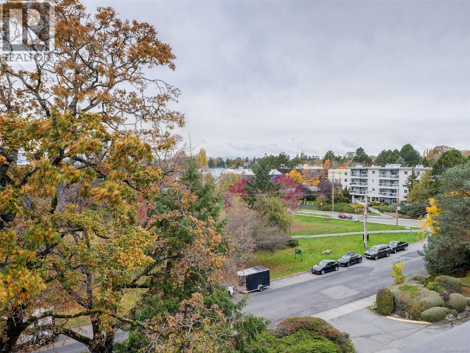 413 3277 Glasgow Avenue, Saanich