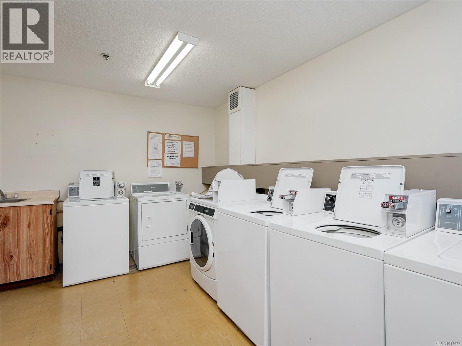 413 3277 Glasgow Avenue, Saanich