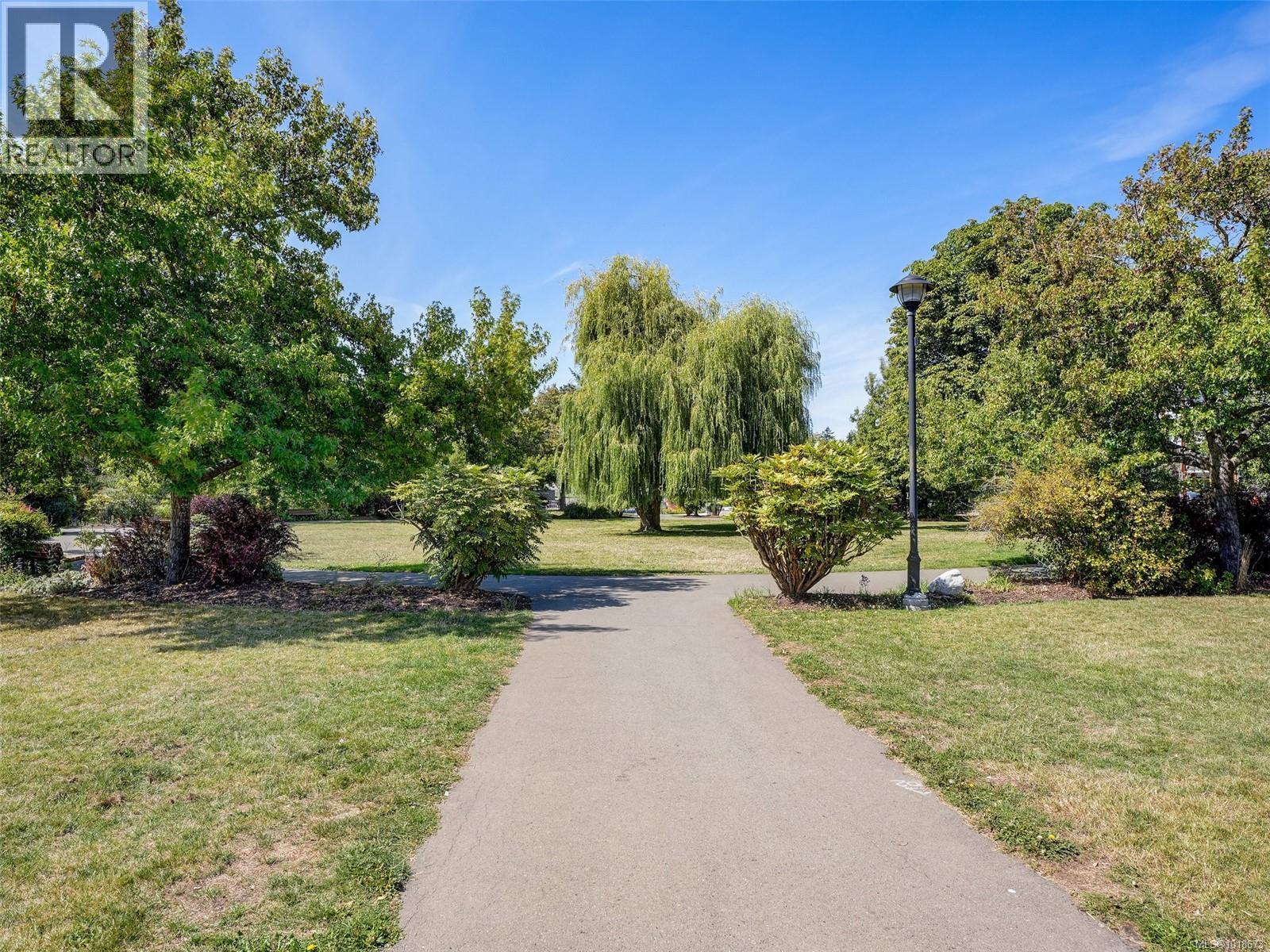 413 3277 Glasgow Avenue, Saanich