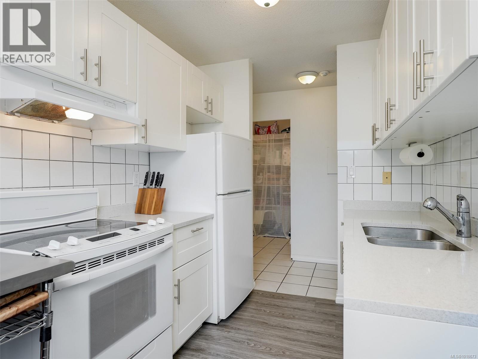 413 3277 Glasgow Avenue, Saanich