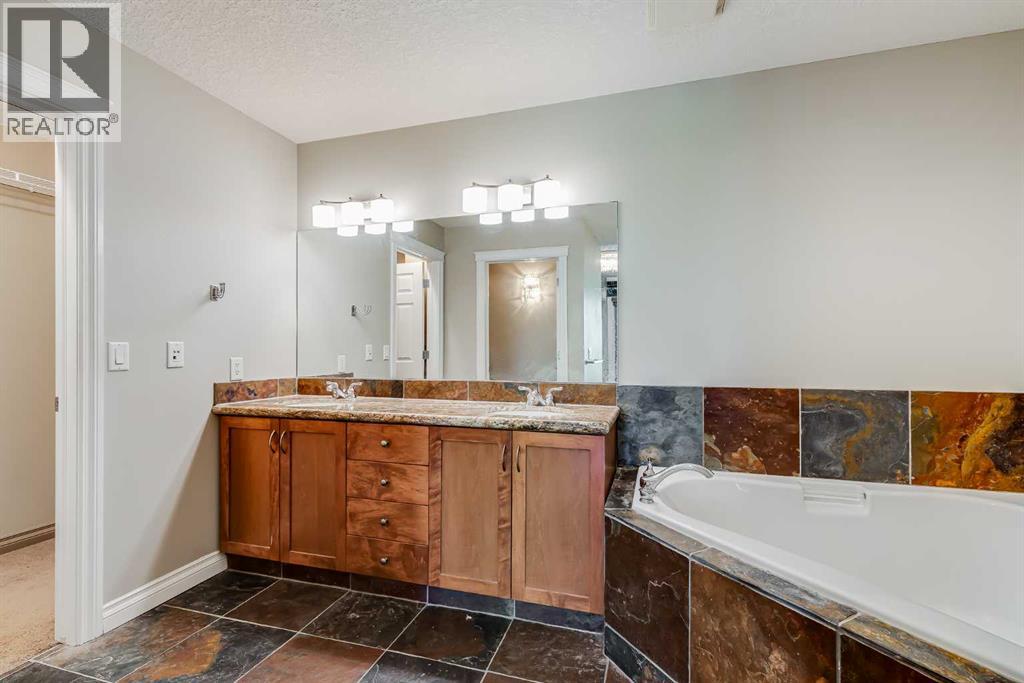 Single Family House Multi-level for Sale in   Centre Avenue NE Bridgeland/Riverside Calgary 