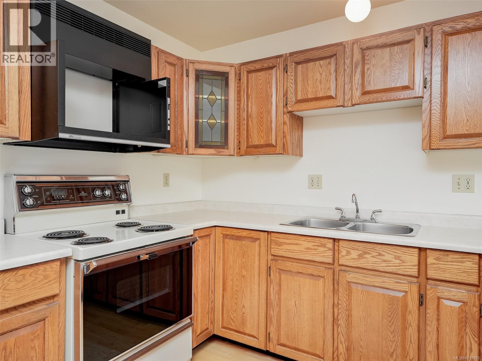  809 Beckwith Avenue, Saanich