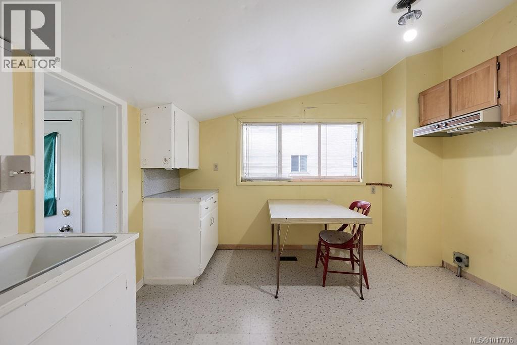 Single Family House for Sale in  Finlayson Pl Victoria 