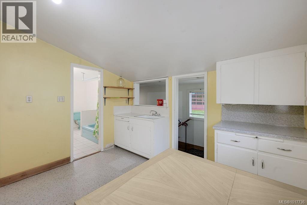 Single Family House for Sale in  Finlayson Pl Victoria 