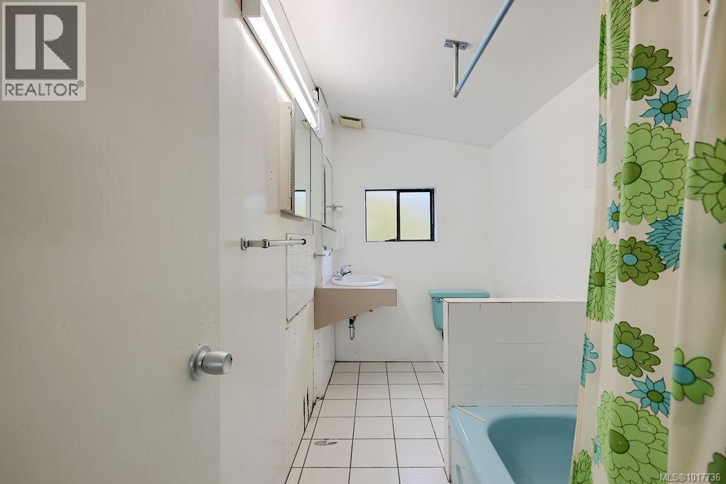 Single Family House for Sale in  Finlayson Pl Victoria 