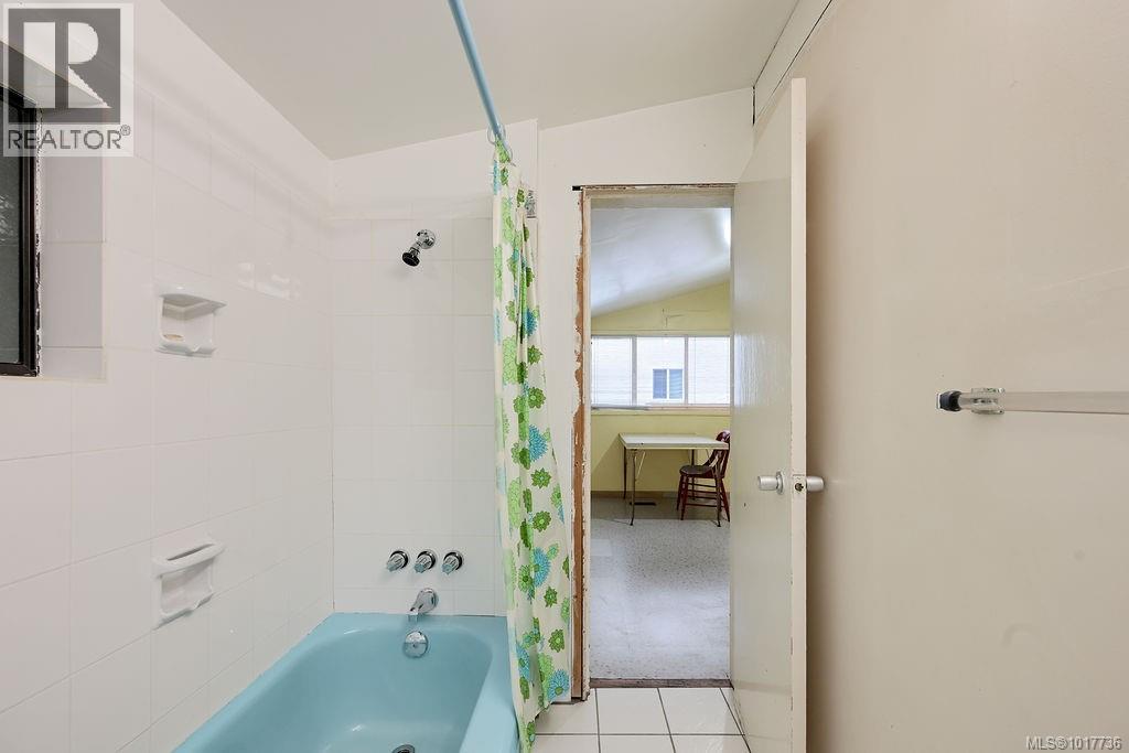 Single Family House for Sale in  Finlayson Pl Victoria 