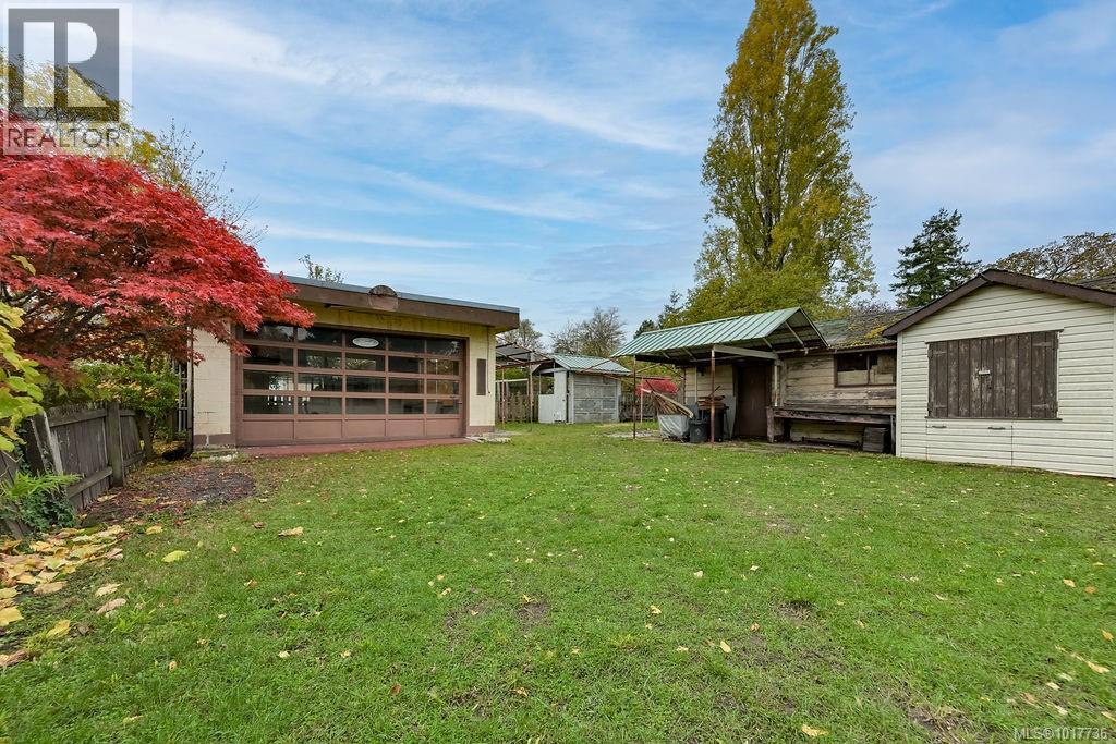 Single Family House for Sale in  Finlayson Pl Victoria 