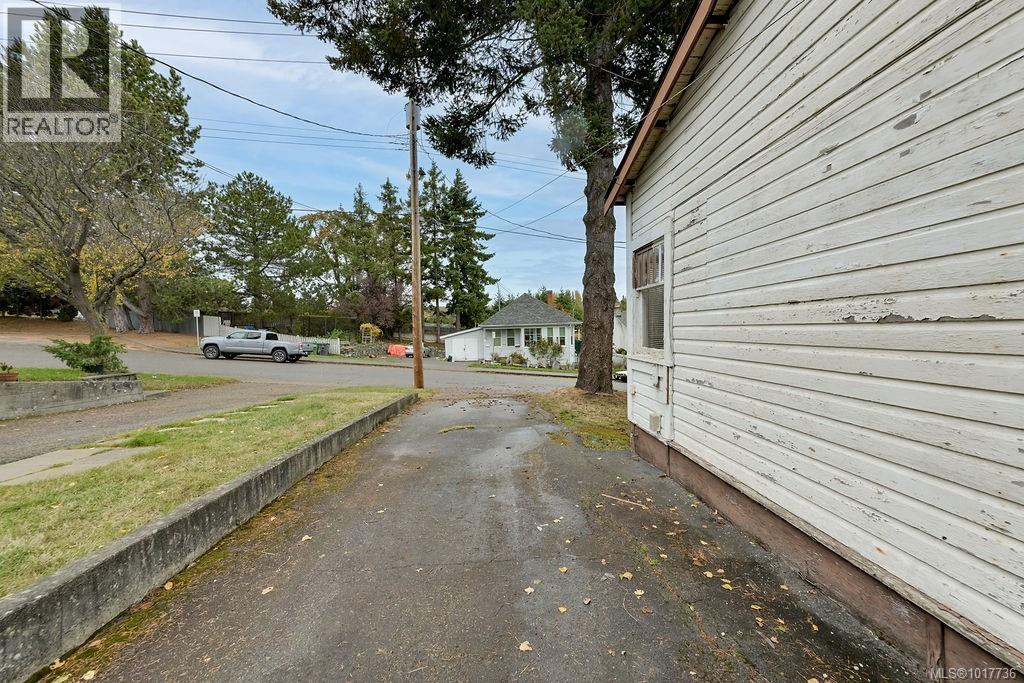 Single Family House for Sale in  Finlayson Pl Victoria 