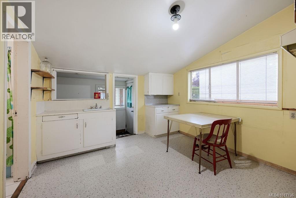 Single Family House for Sale in  Finlayson Pl Victoria 