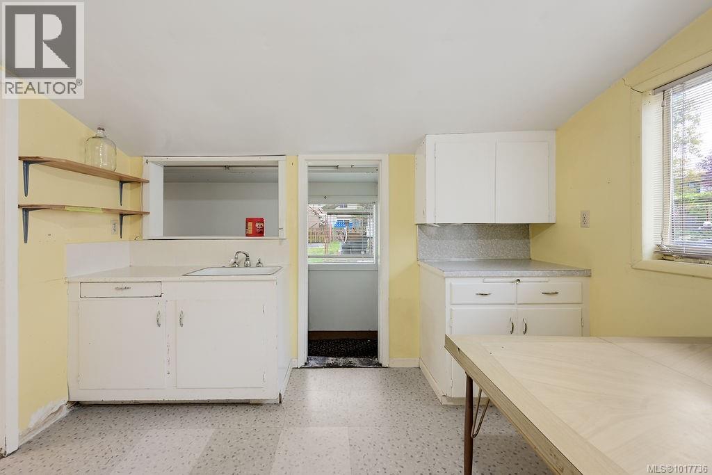 Single Family House for Sale in  Finlayson Pl Victoria 