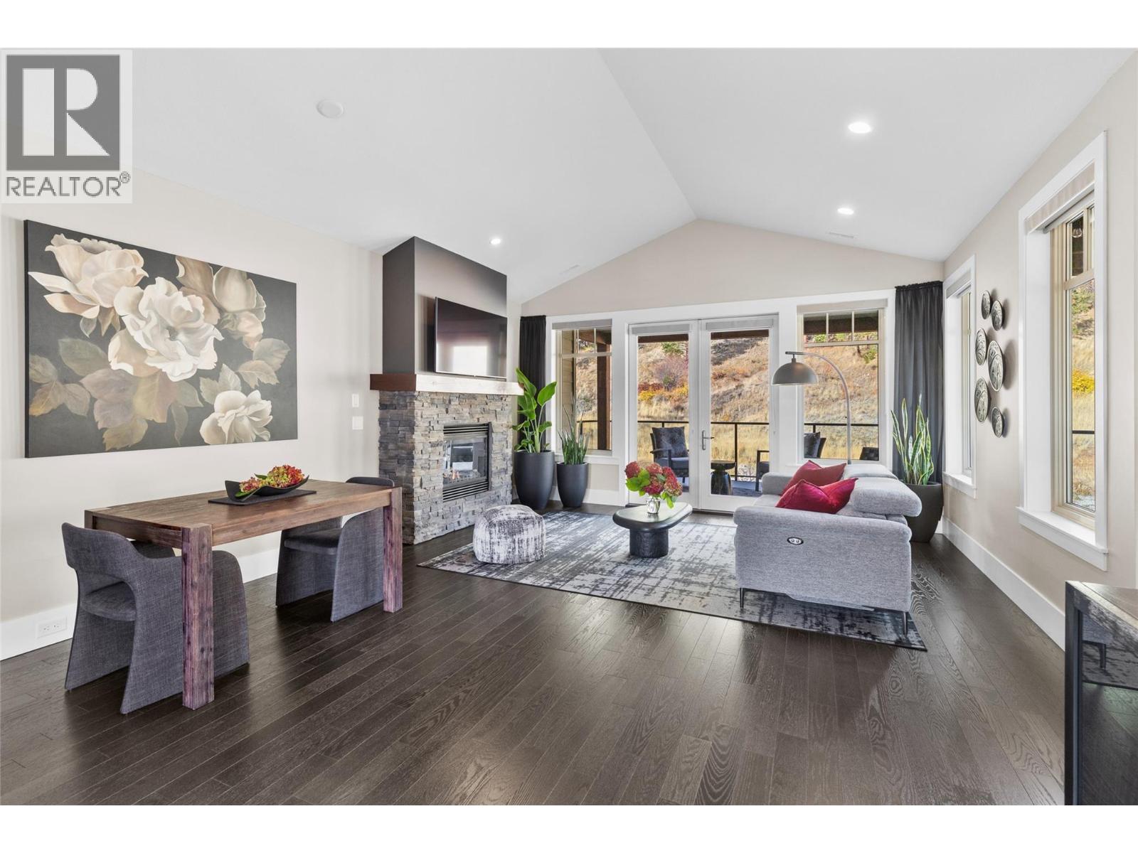 221 4000 Redstone Crescent, Peachland