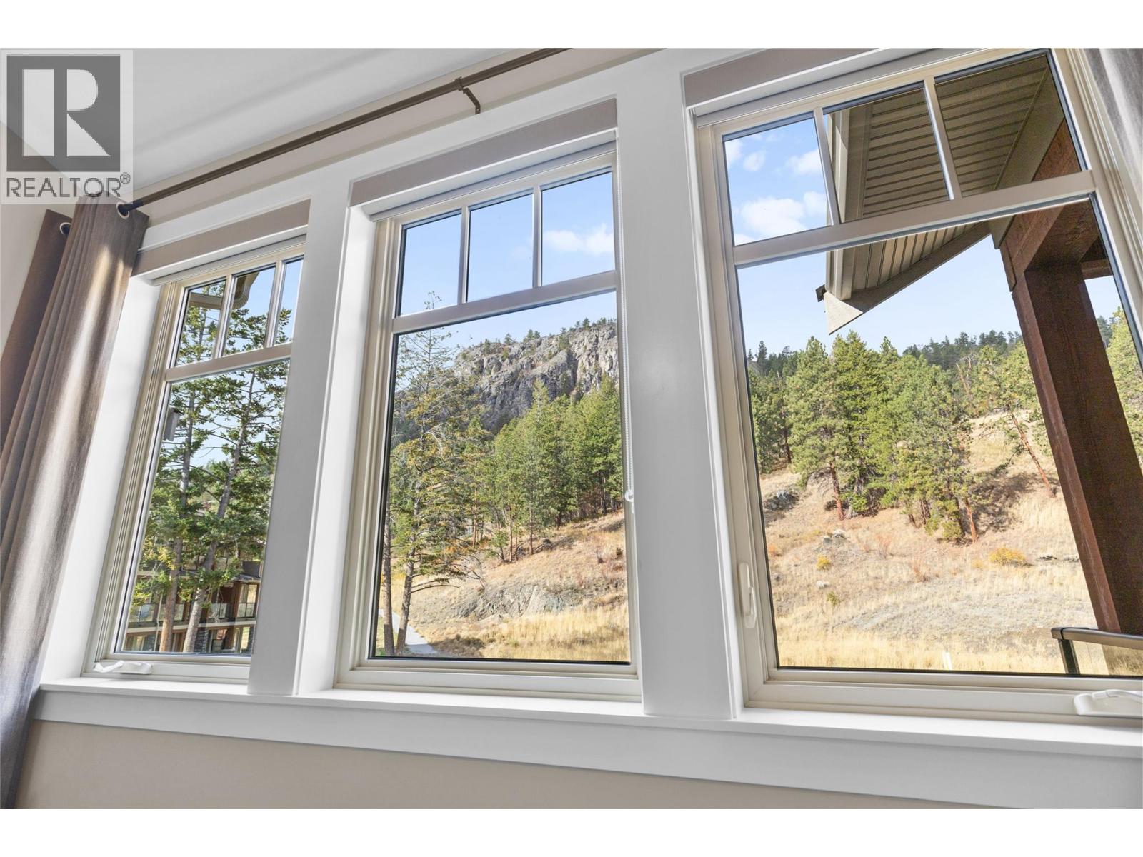 221 4000 Redstone Crescent, Peachland