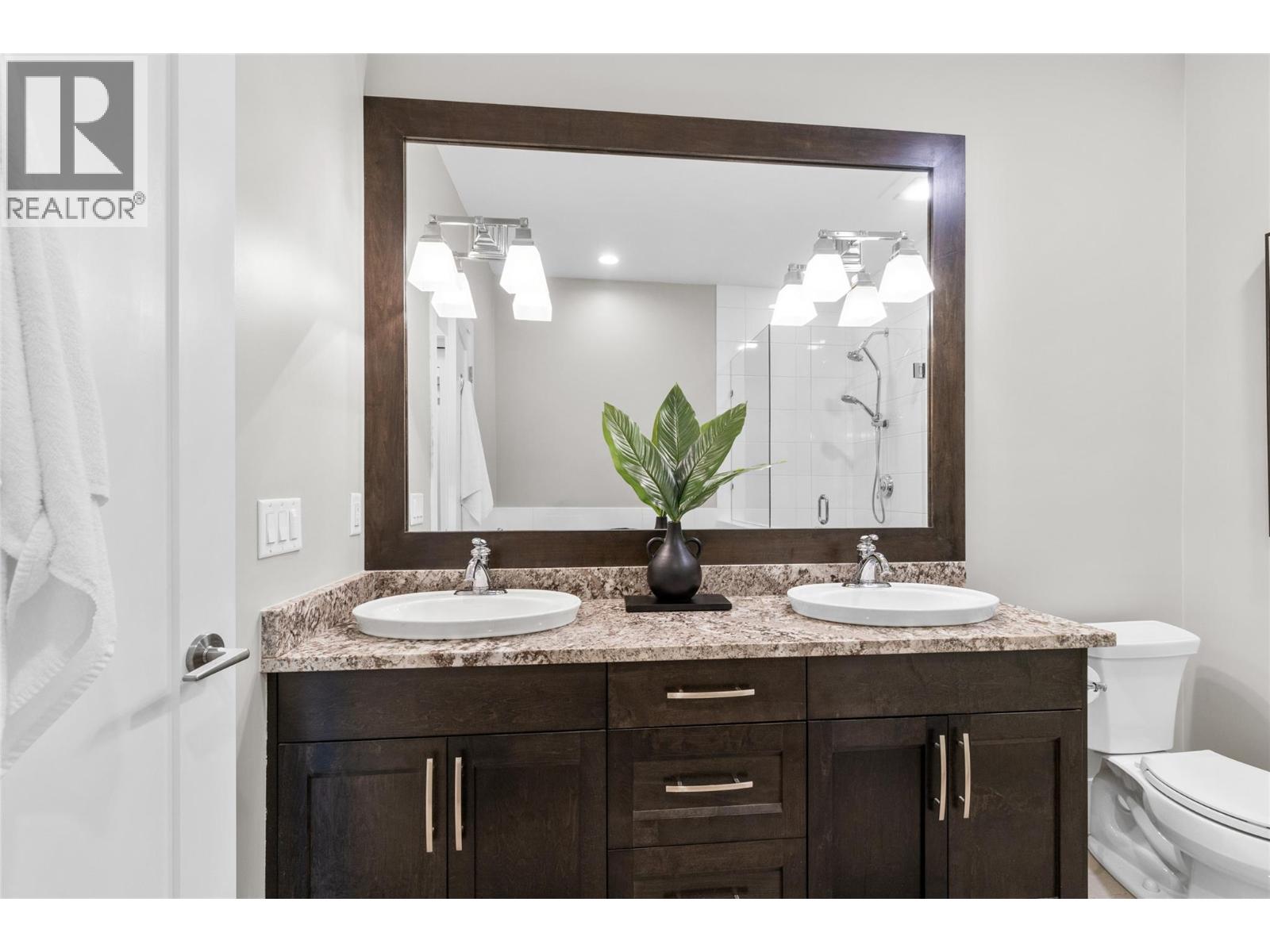 221 4000 Redstone Crescent, Peachland