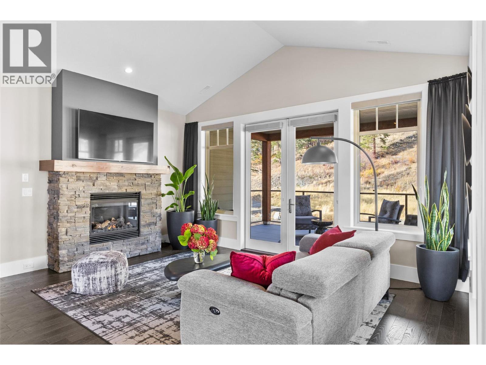 221 4000 Redstone Crescent, Peachland