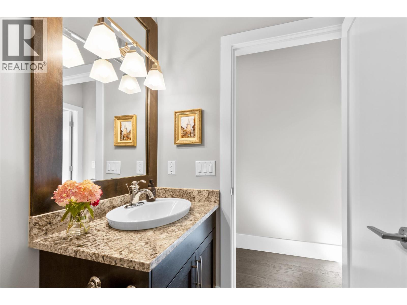 221 4000 Redstone Crescent, Peachland