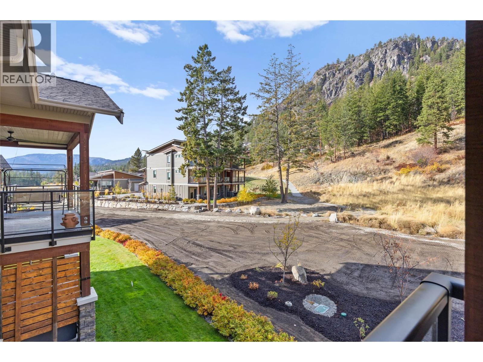 221 4000 Redstone Crescent, Peachland
