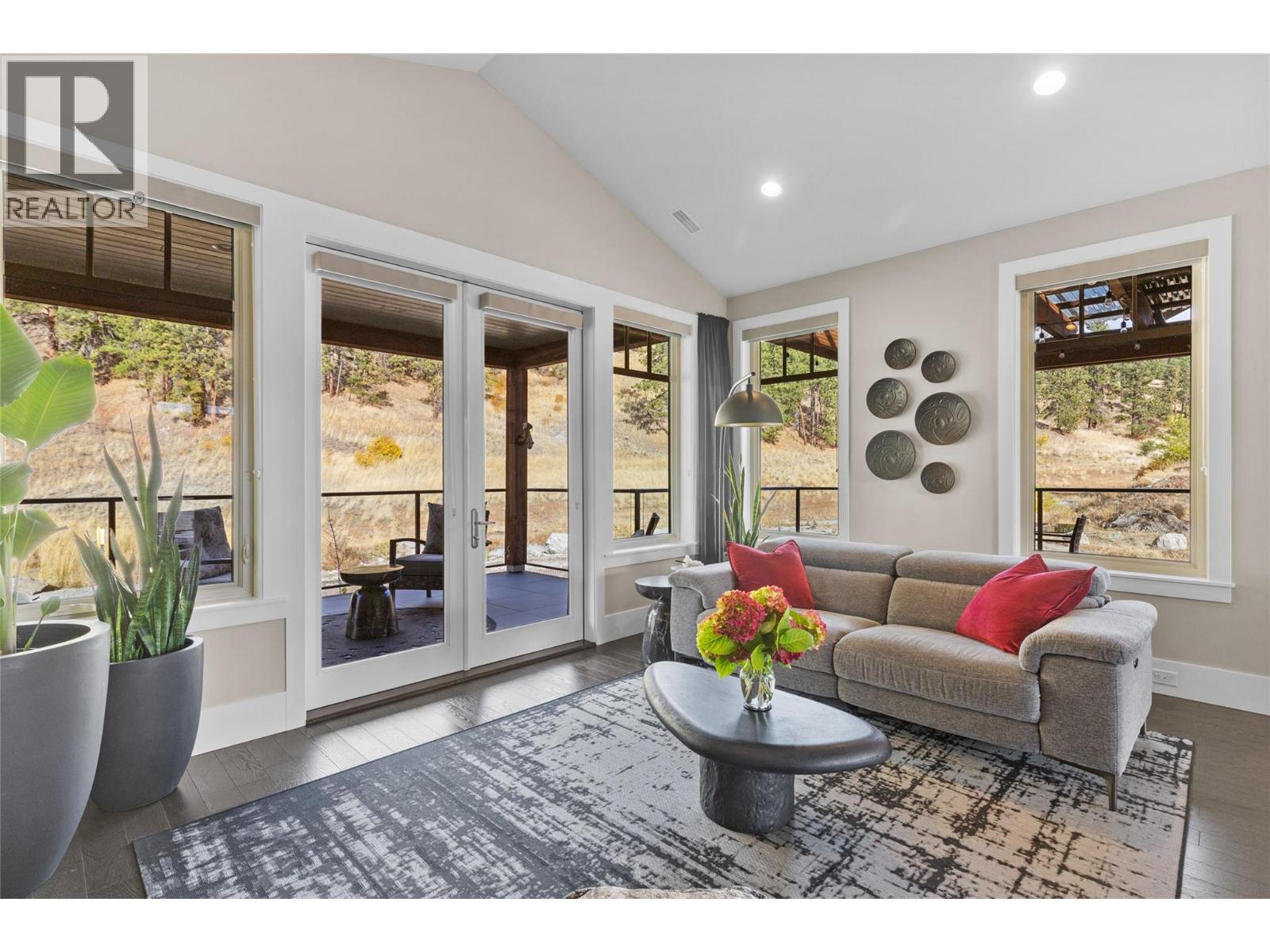 221 4000 Redstone Crescent, Peachland