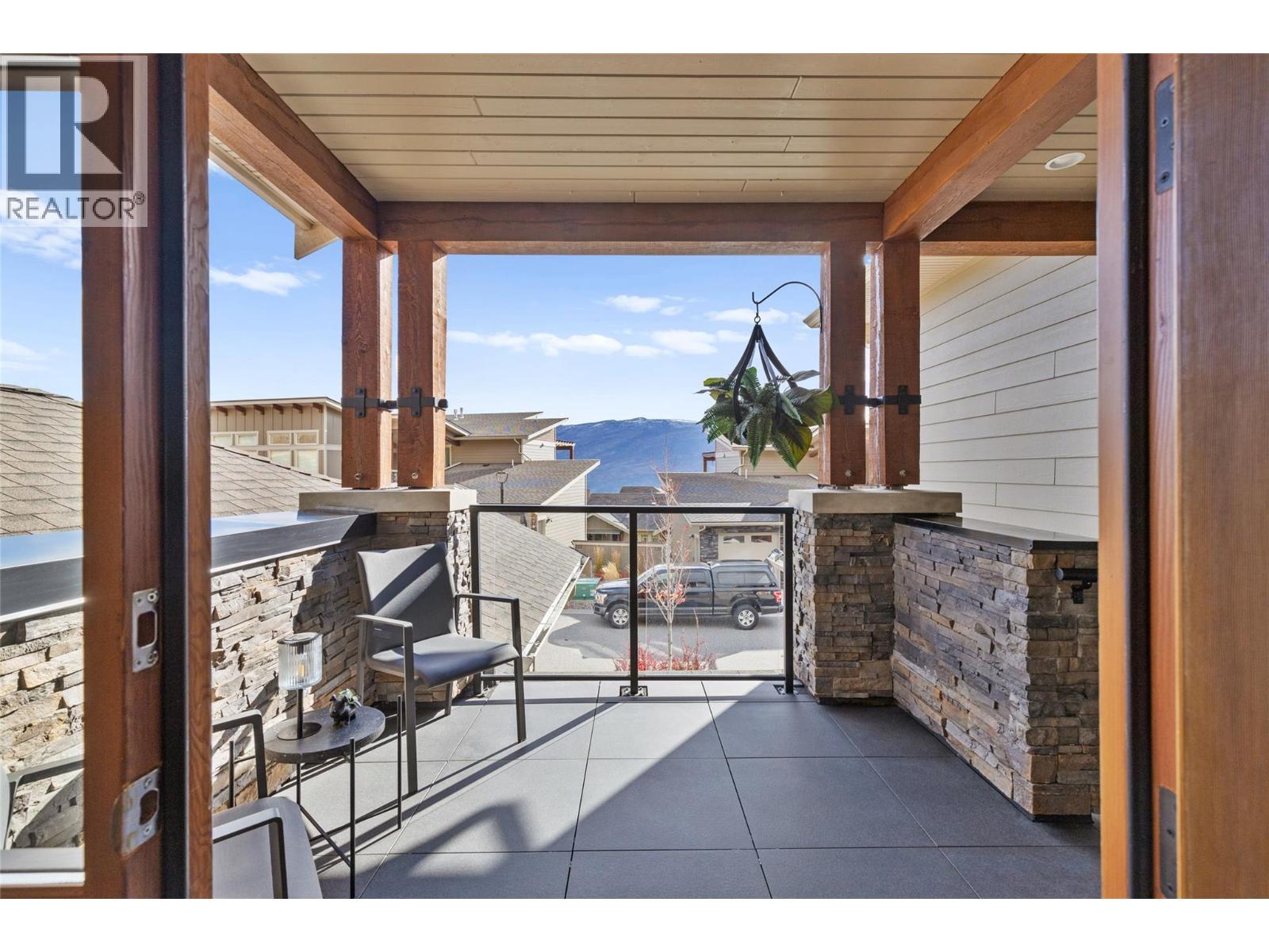 221 4000 Redstone Crescent, Peachland