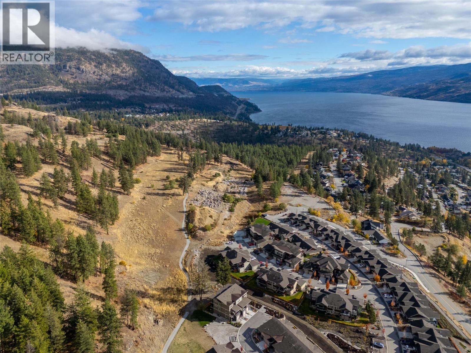 221 4000 Redstone Crescent, Peachland