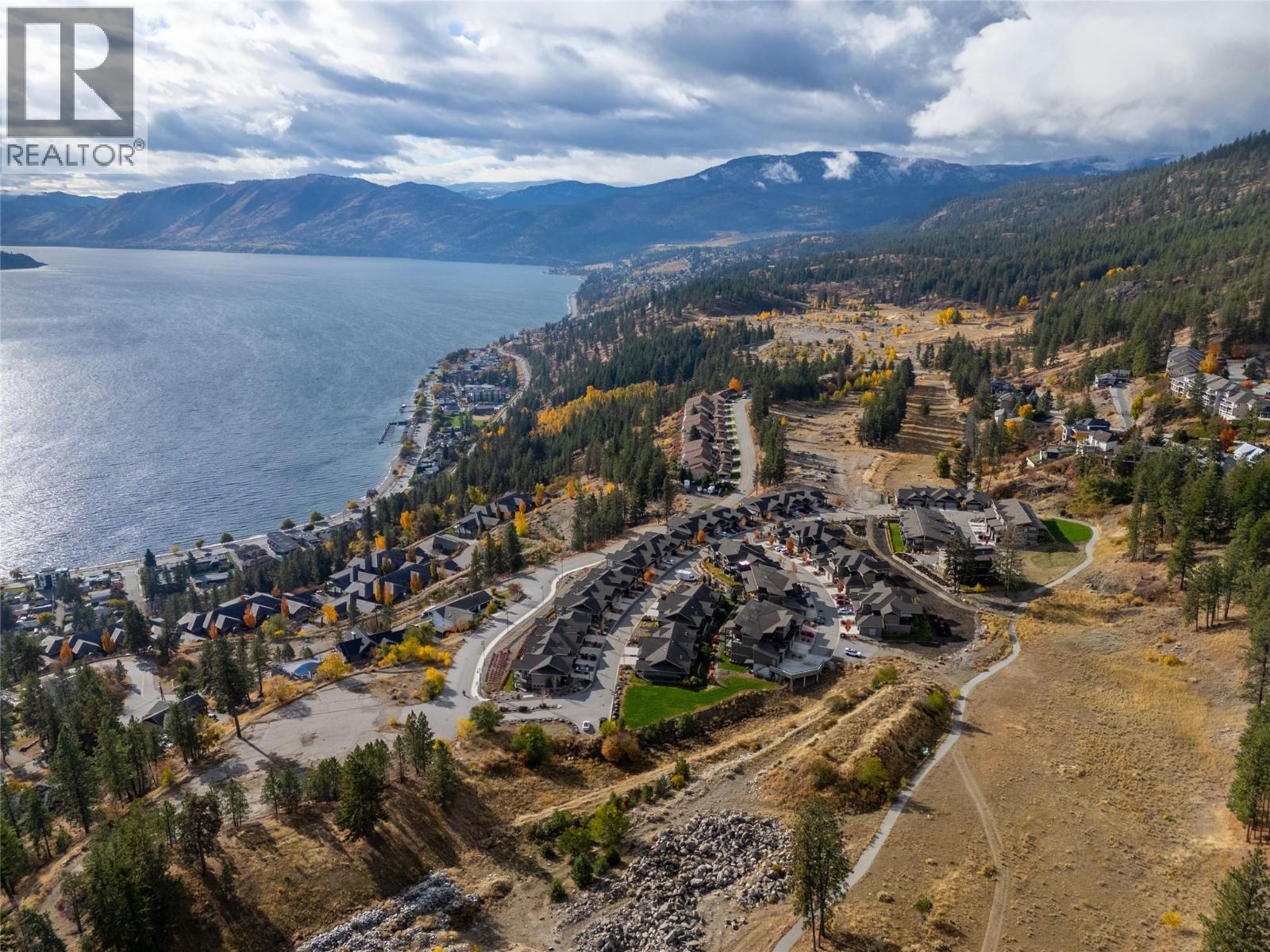 221 4000 Redstone Crescent, Peachland