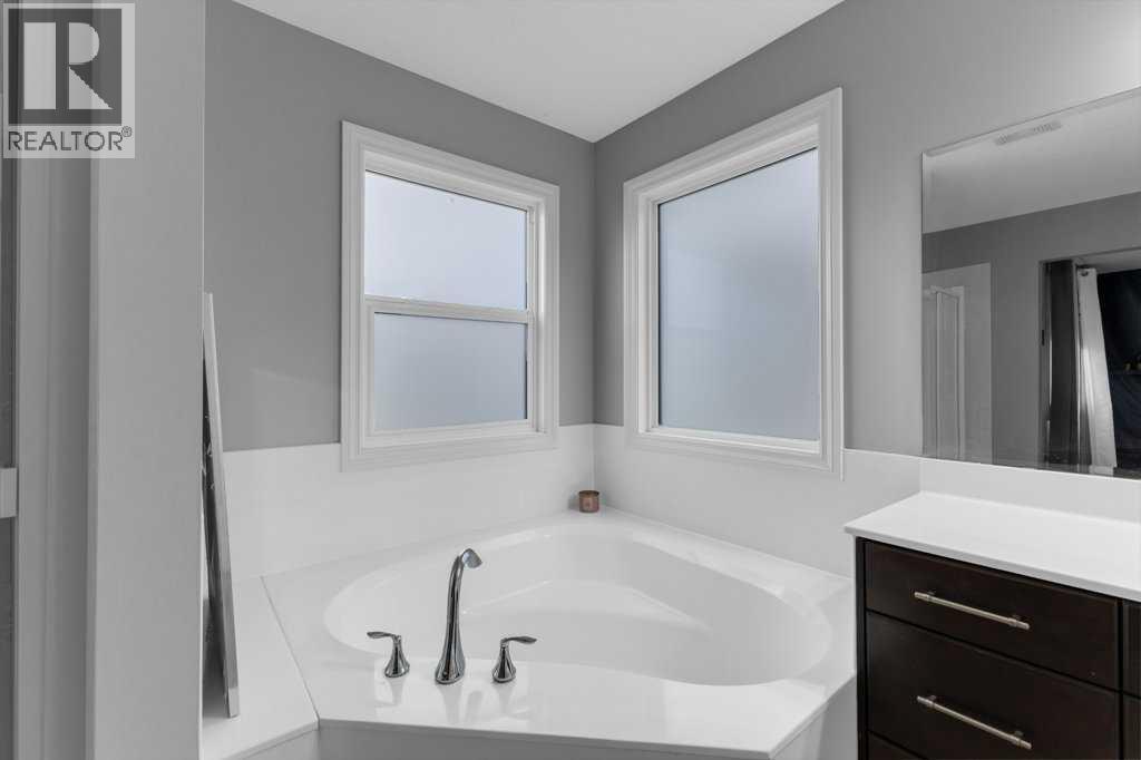 Single Family House for Sale in  Evanspark Gardens NW Evanston Calgary 